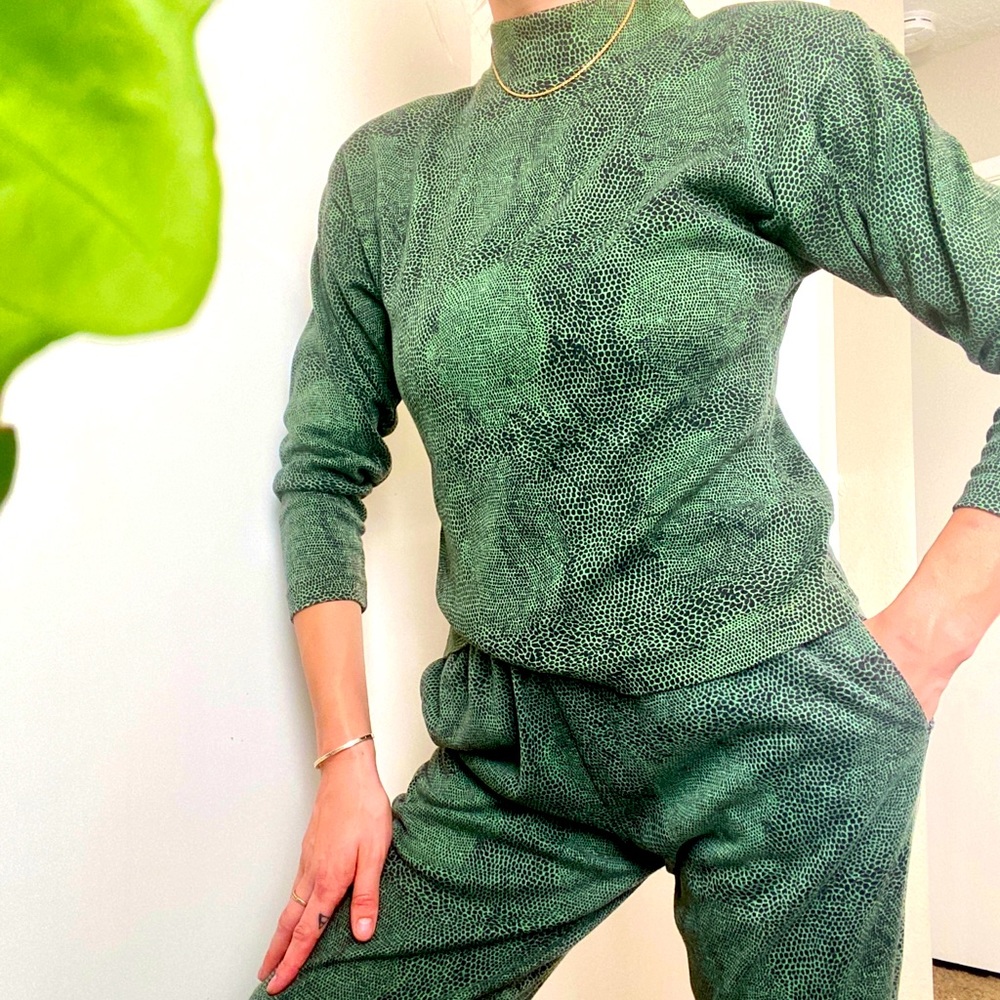 Rare 80s Vintage Green Snakeskin Print Coord Blouse and crop Pants Size Small